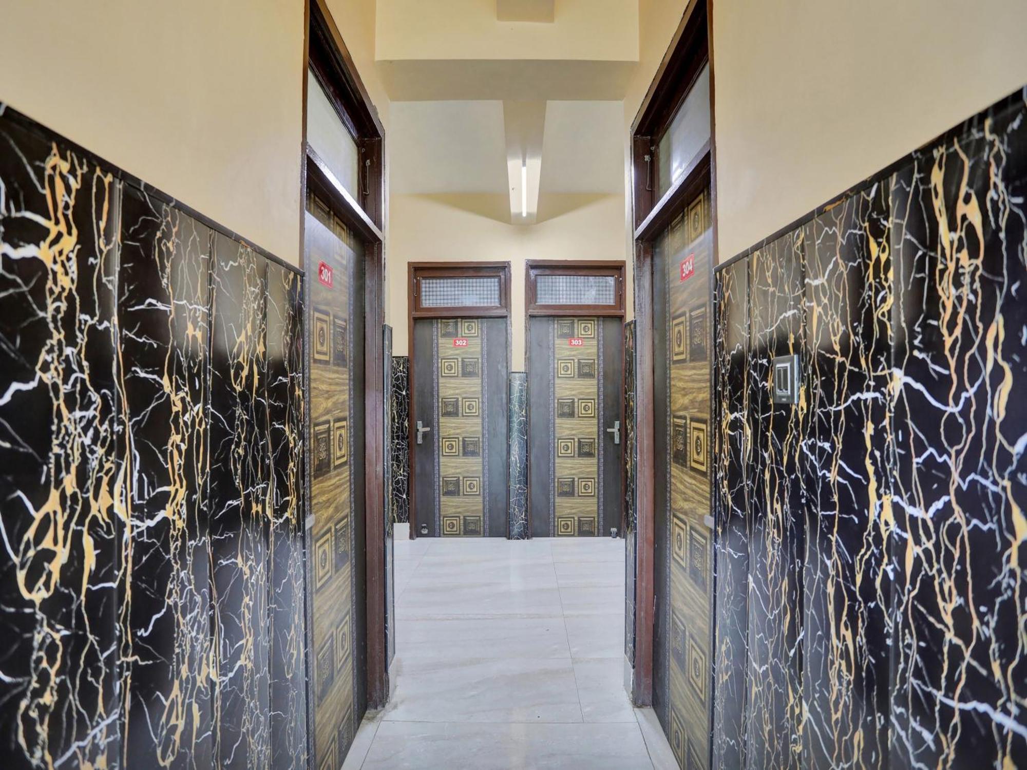 Chaya Hotel And Banquet Hall กานปูร์ ภายนอก รูปภาพ